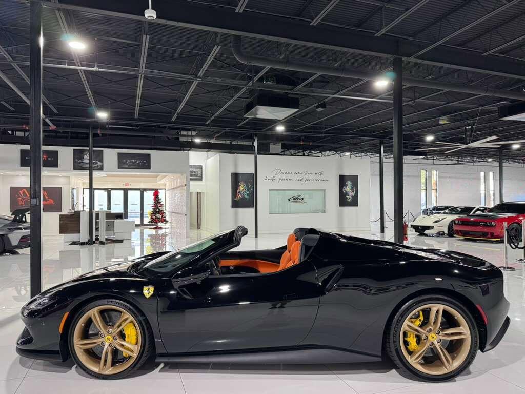 Ferrari 296 GTS - Thumbnail 4