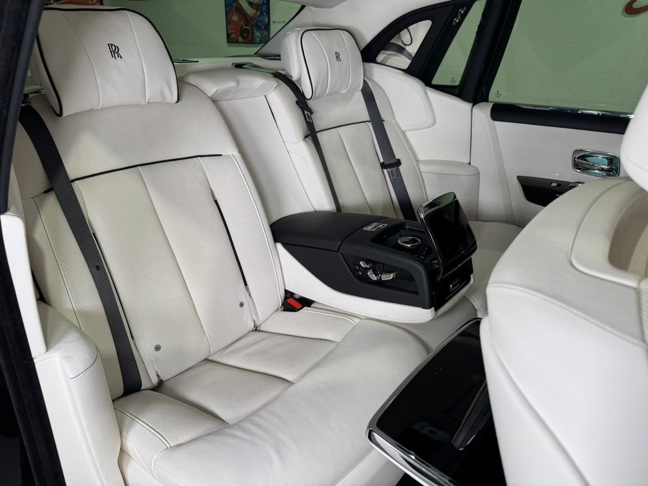 Rolls-Royce Phantom - Thumbnail 13