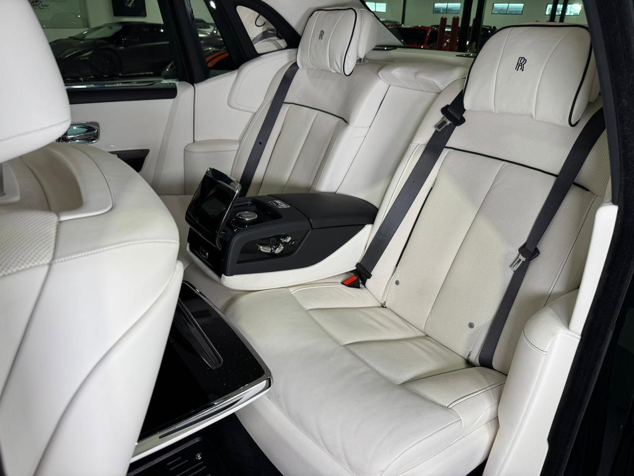 Rolls-Royce Phantom - Thumbnail 12