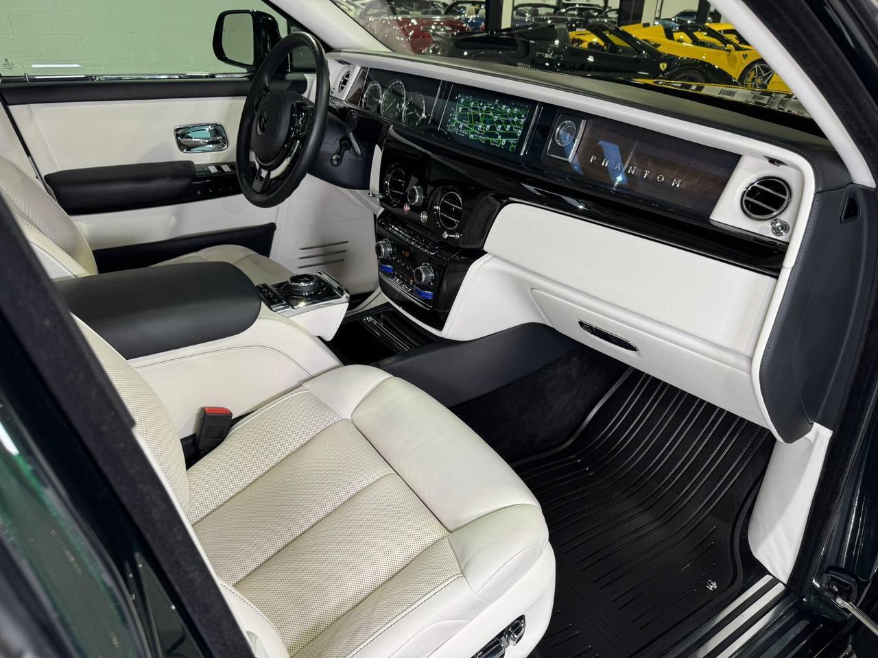 Rolls-Royce Phantom - Thumbnail 20