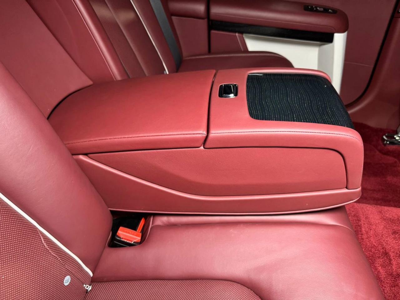 Rolls-Royce Ghost - Thumbnail 13