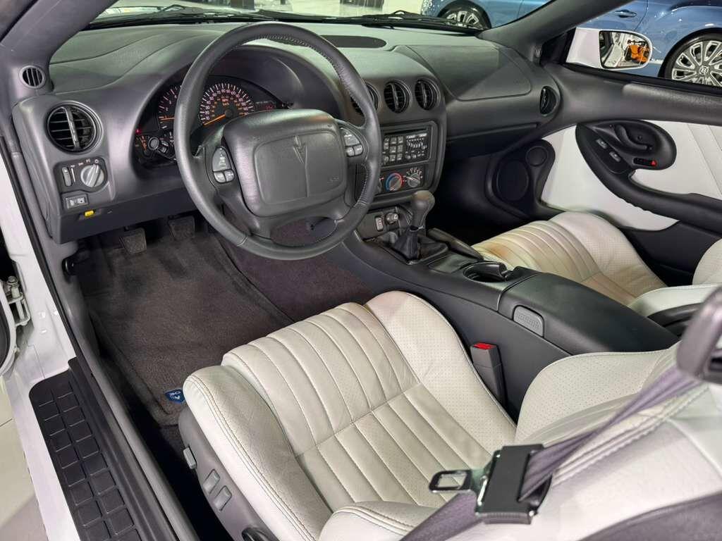 Pontiac Firebird - Thumbnail 17