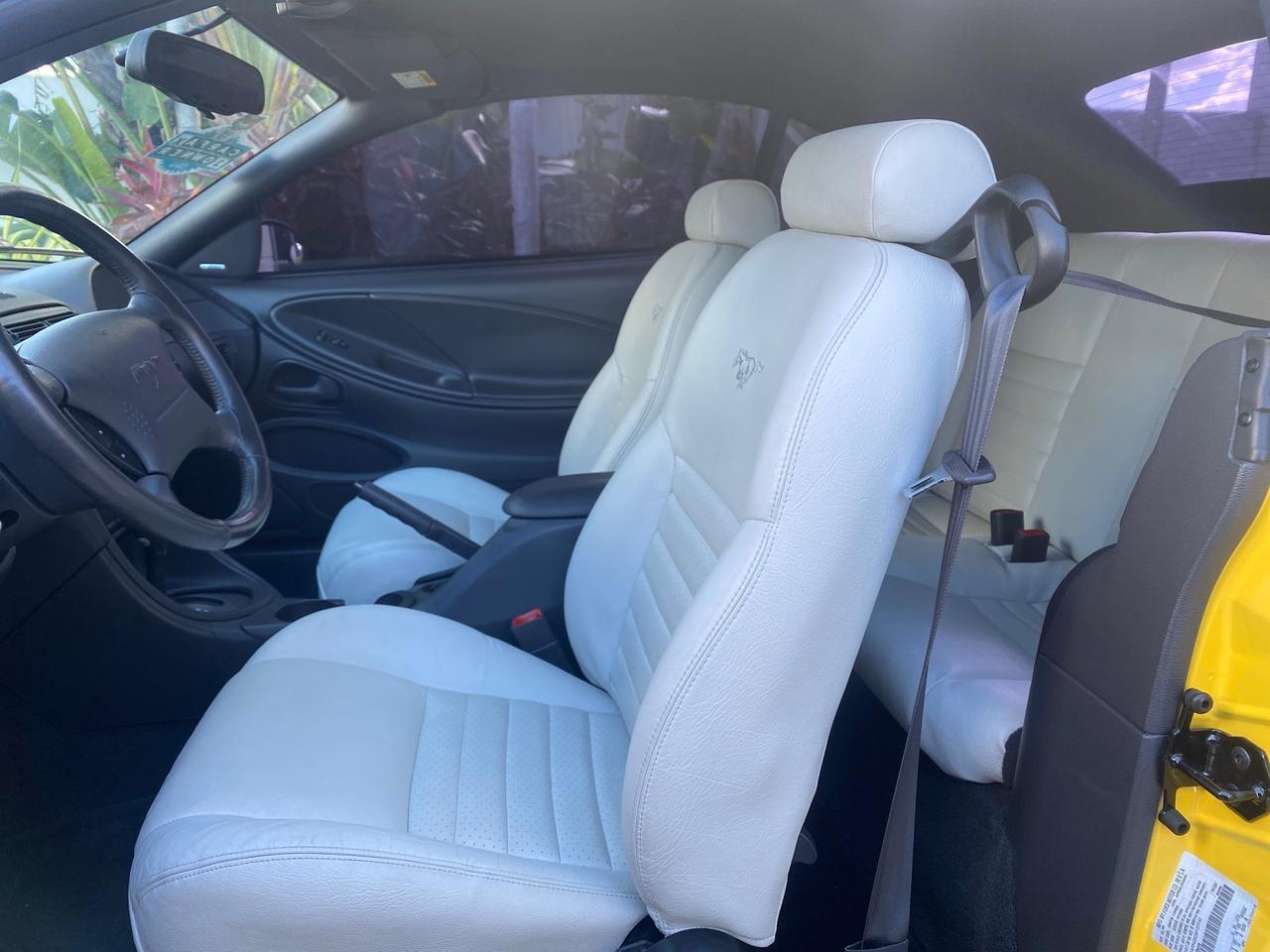 Ford Mustang - Thumbnail 11