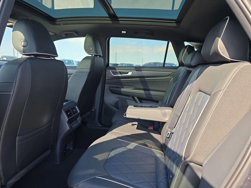 Volkswagen Atlas Cross Sport 2.0T Sel Premium R-Line With Navigation & Awd - Thumbnail 7