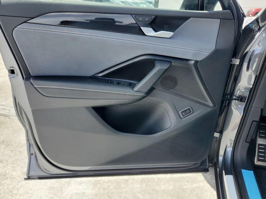 Volkswagen Tiguan 2.0T Se R-Line Black - Thumbnail 10