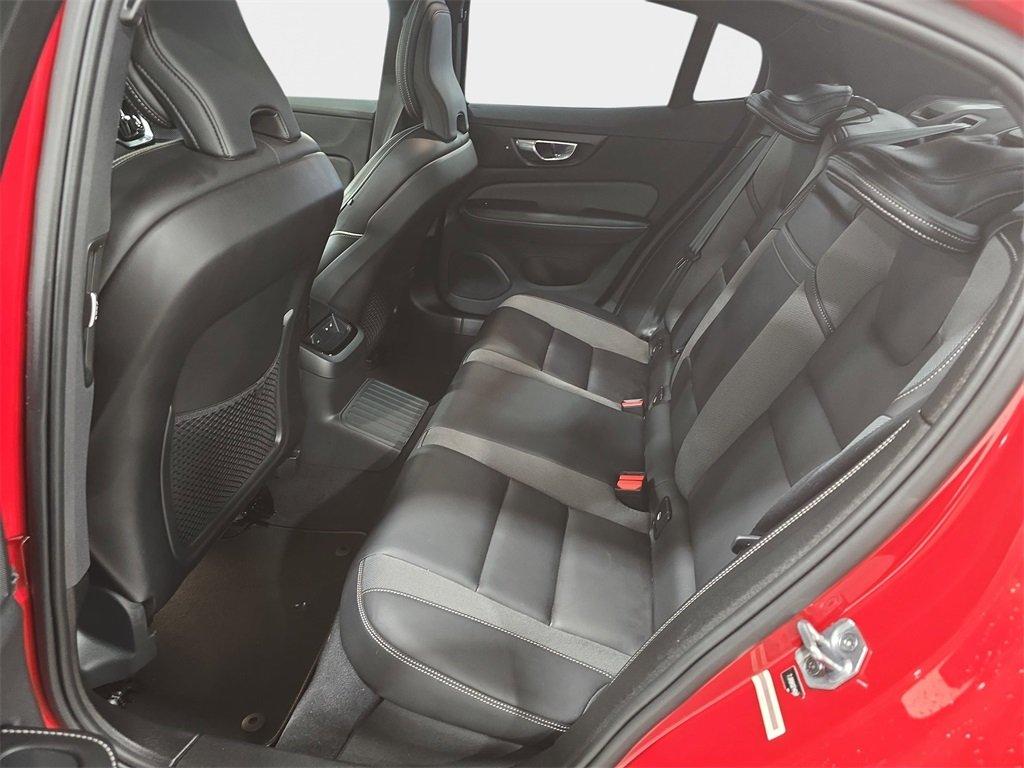 Volvo S60 Recharge Plug-In Hybrid T8 R-Design Awd 4D Sedan - Thumbnail 13