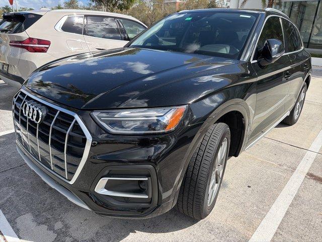 Audi Q5 40 Premium Quattro 4D Sport Utility - View 1