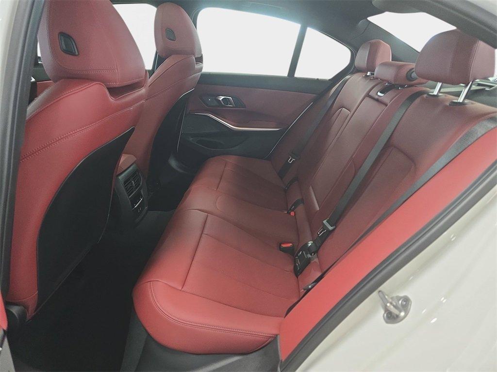 BMW 3 Series 330I Xdrive Awd 4D Sedan - Thumbnail 9