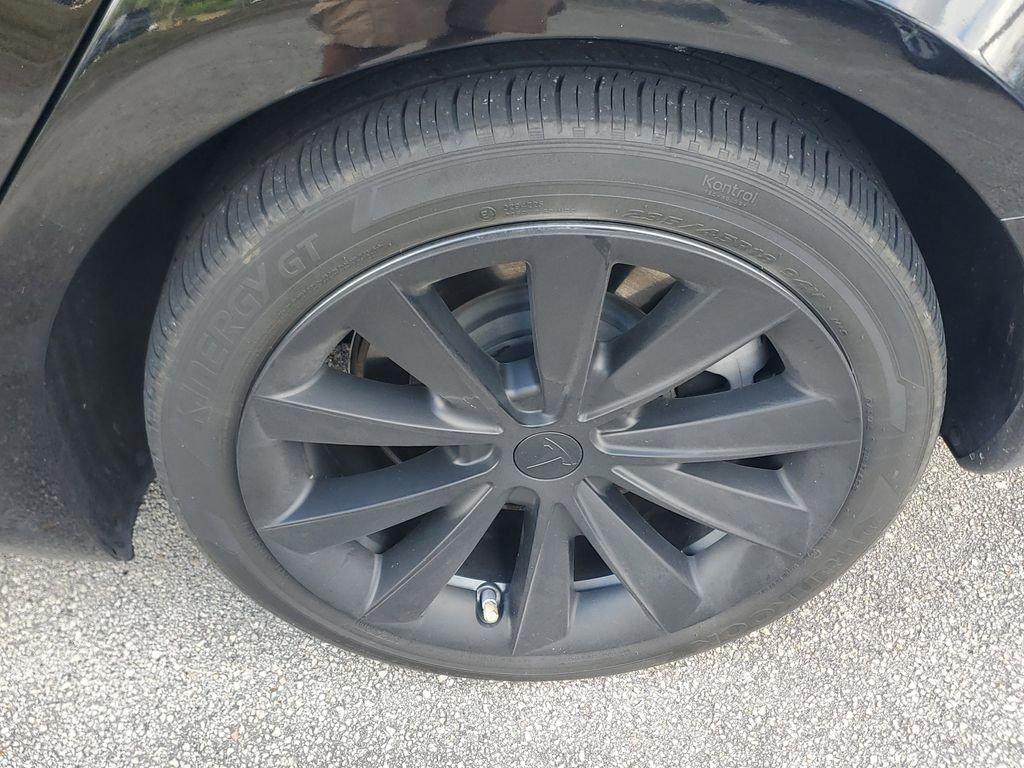 Tesla Model 3 Base - Thumbnail 6