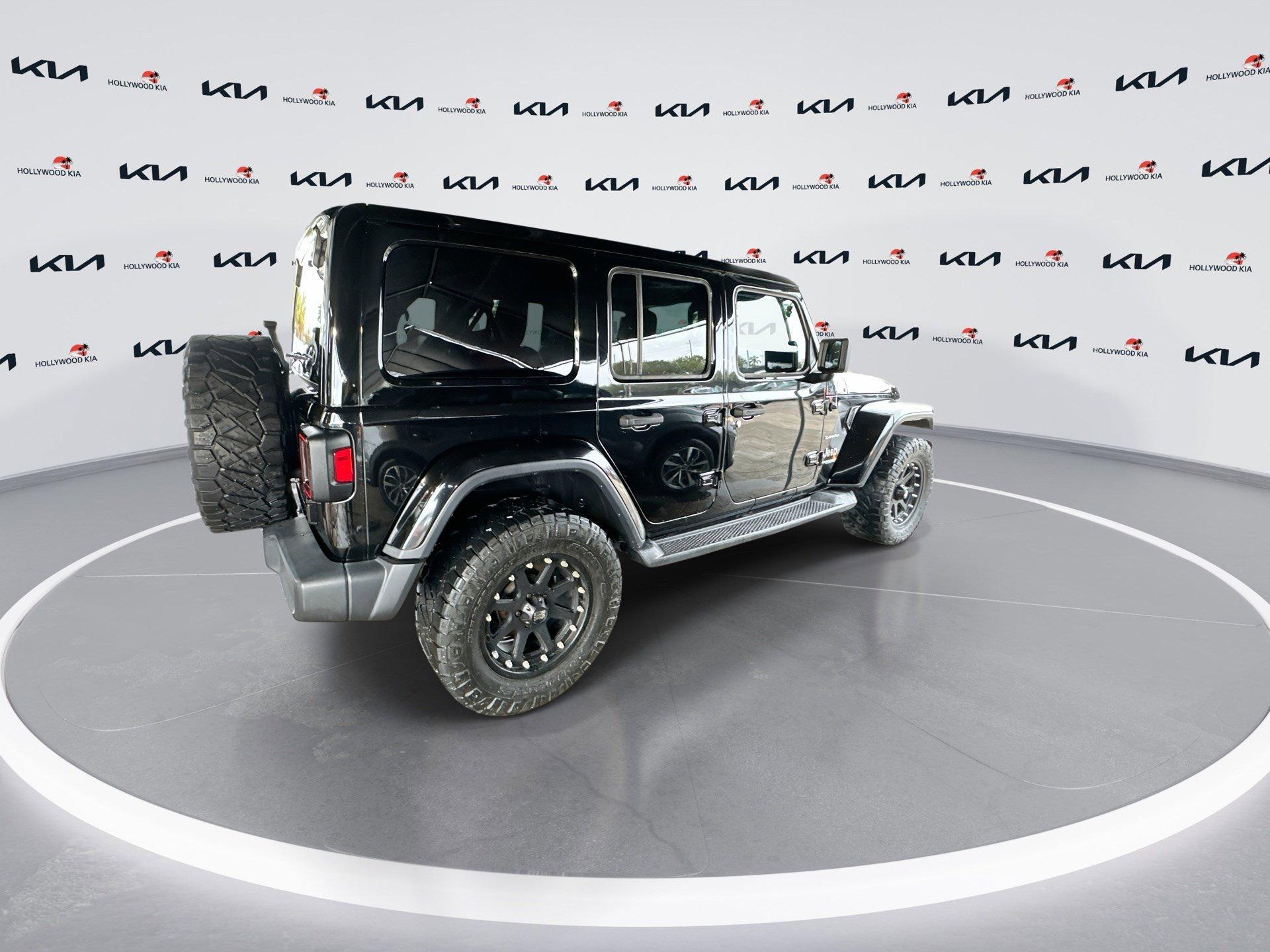 Jeep Wrangler Unlimited Sahara - Thumbnail 9