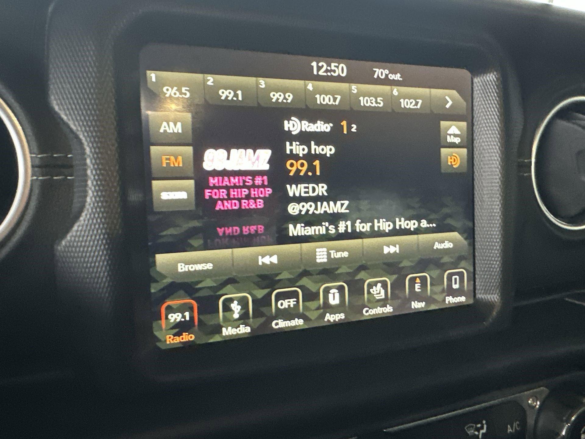 Jeep Wrangler Unlimited Sahara - Thumbnail 13