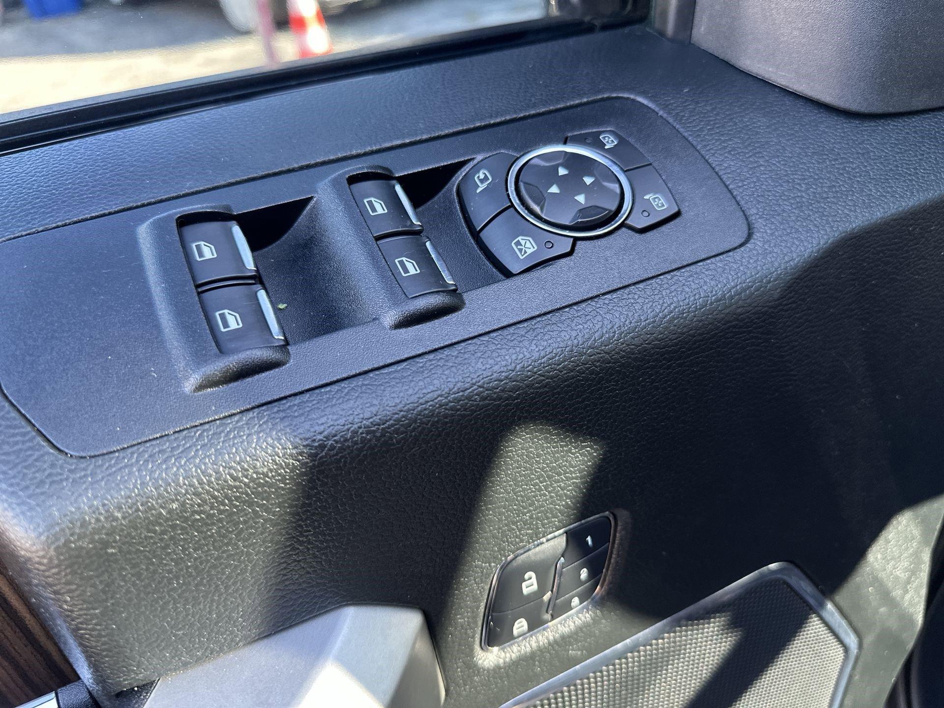 Ford F-150 Lariat - Thumbnail 16