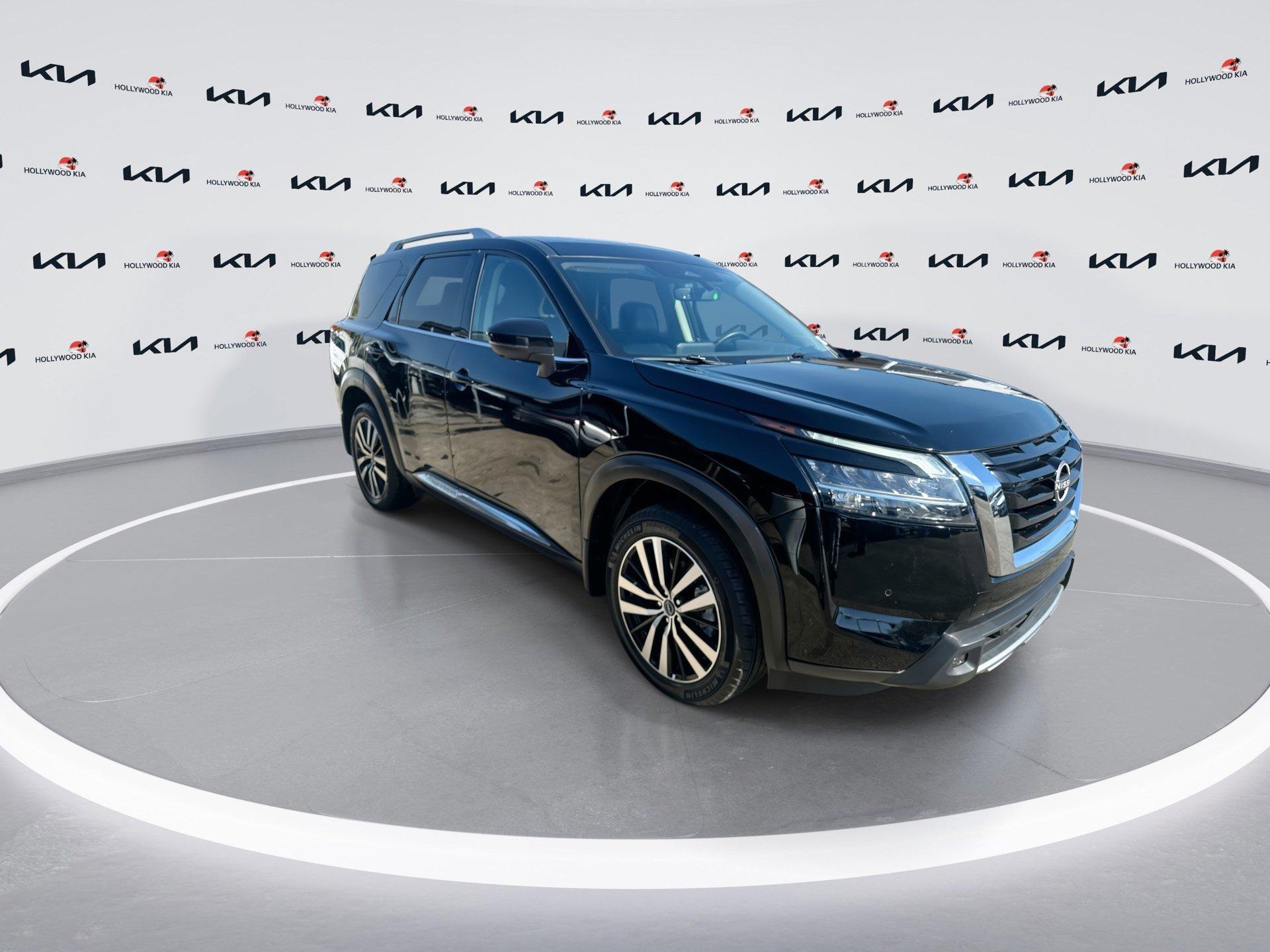 Nissan Pathfinder Platinum - Thumbnail 3