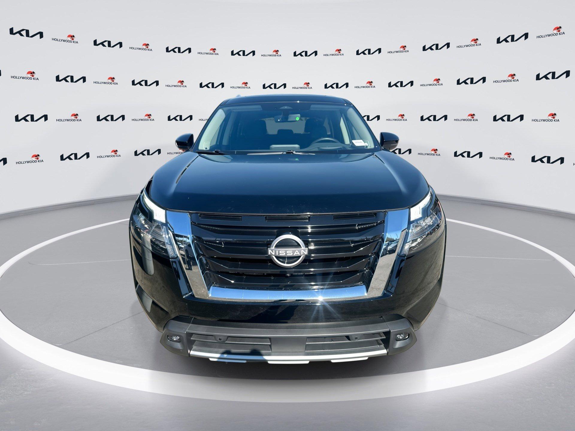 Nissan Pathfinder Platinum - Thumbnail 4