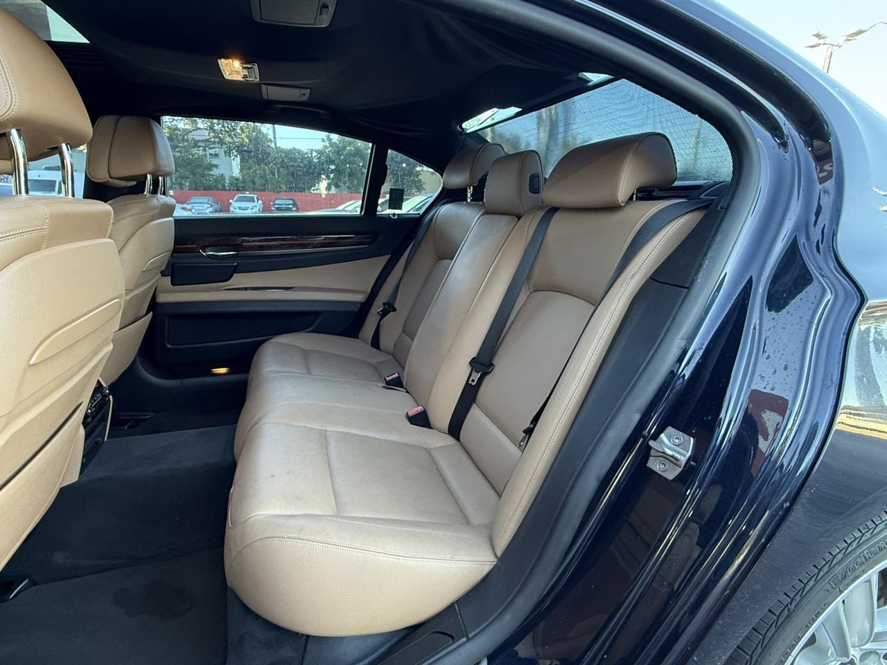 BMW 7 Series - Thumbnail 17