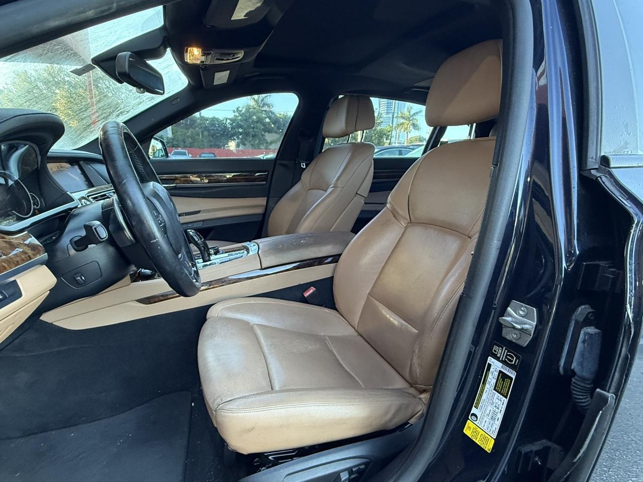 BMW 7 Series - Thumbnail 13