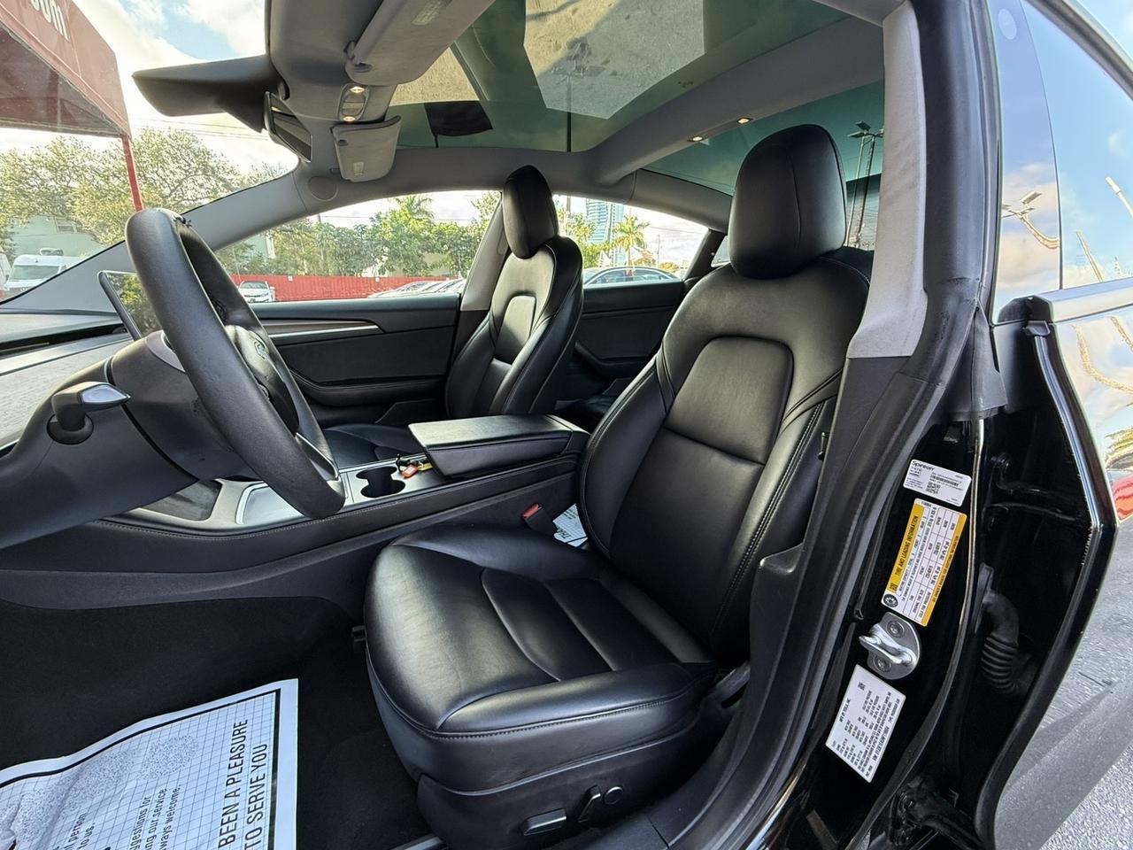 Tesla Model 3 - Thumbnail 13