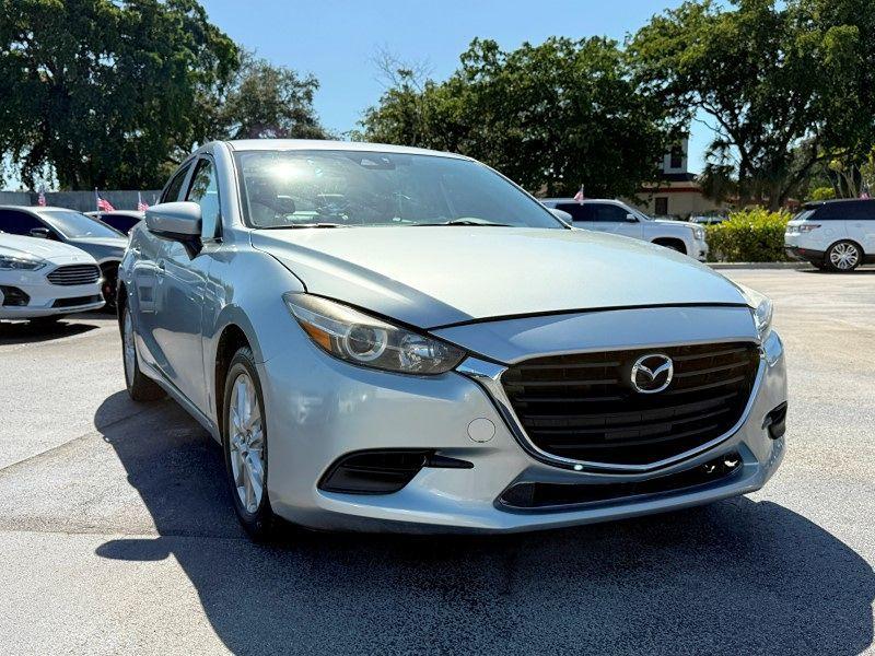 Mazda Mazda3 4-Door Touring - Thumbnail 4