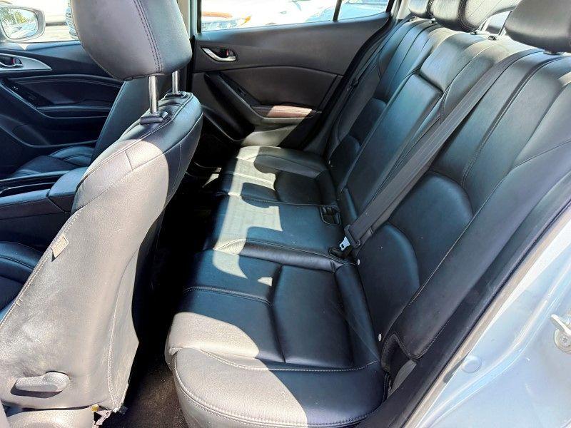 Mazda Mazda3 4-Door Touring - Thumbnail 15