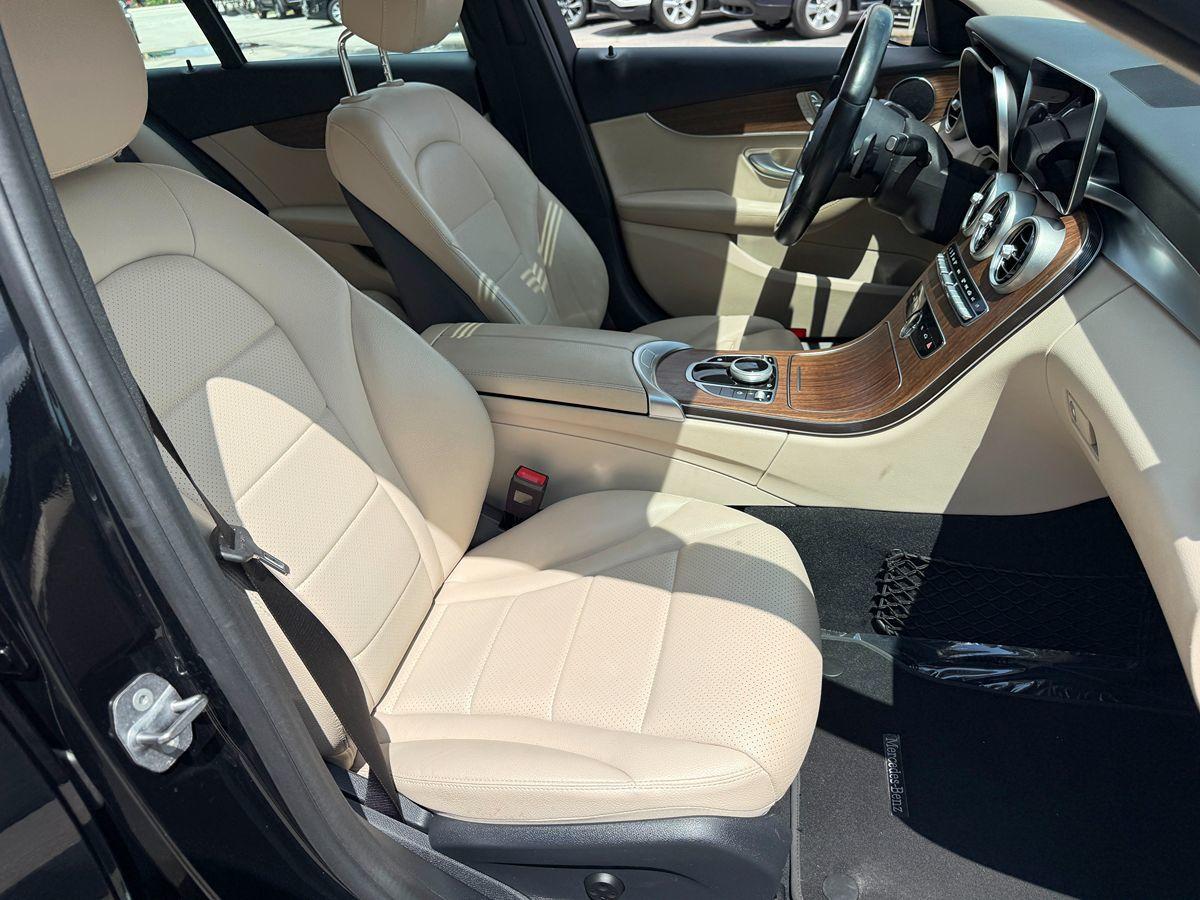 Mercedes-Benz C 300 4Matic Sedan - Thumbnail 17