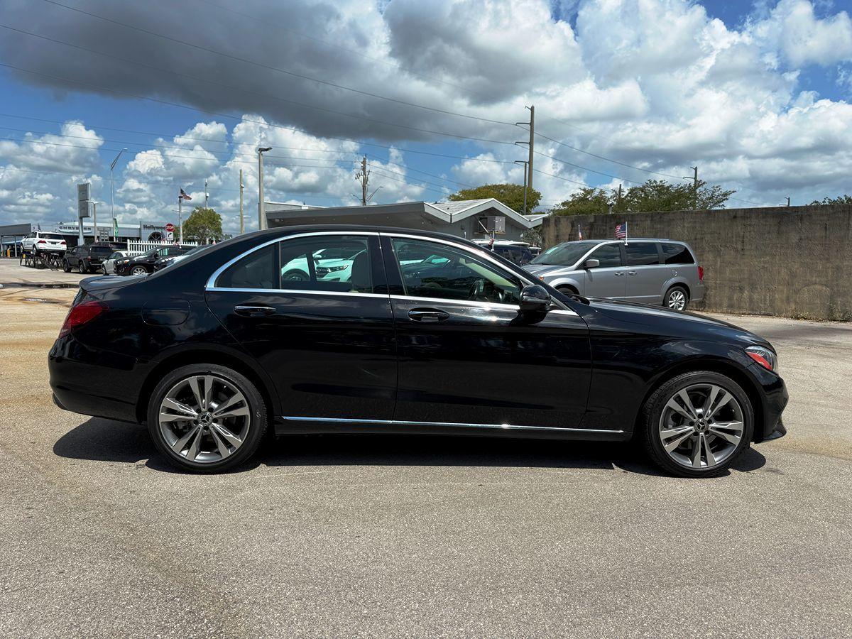 Mercedes-Benz C 300 4Matic Sedan - Thumbnail 5