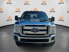 Ford F350 Super Duty Crew Cab - Thumbnail 3