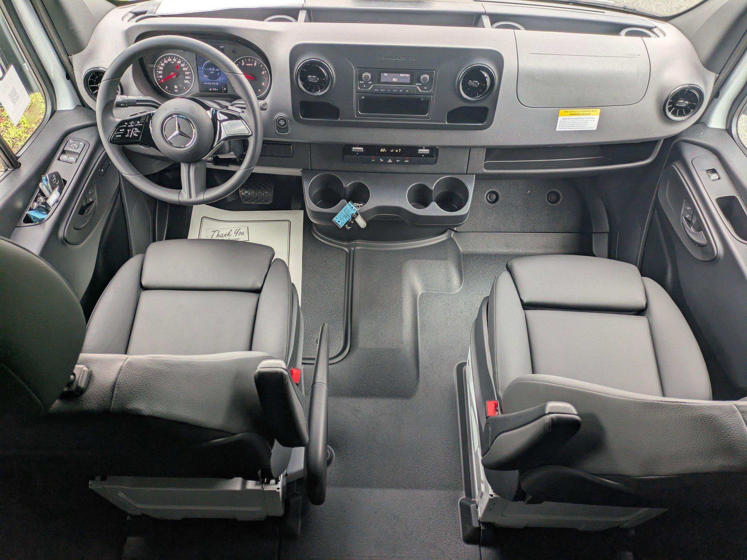 Mercedes-Benz Sprinter Cargo Van 170 Wb Rwd Van - Thumbnail 4