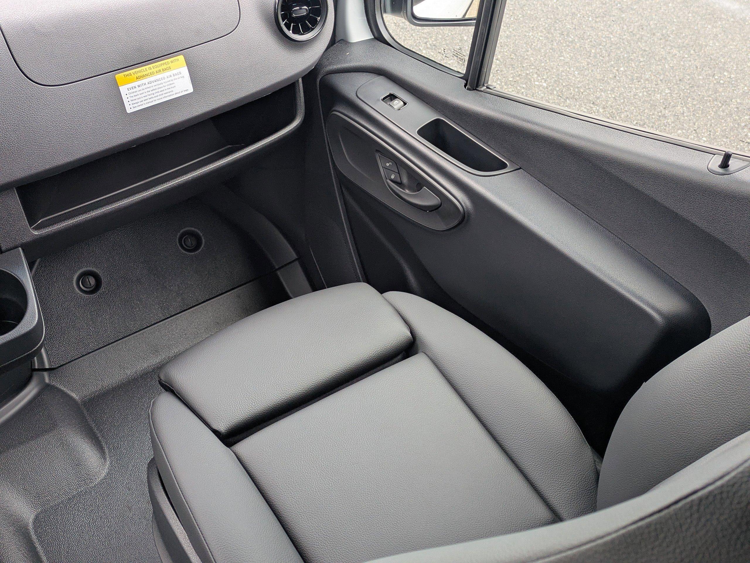 Mercedes-Benz Sprinter Cargo Van 170 Wb Rwd Van - Thumbnail 16