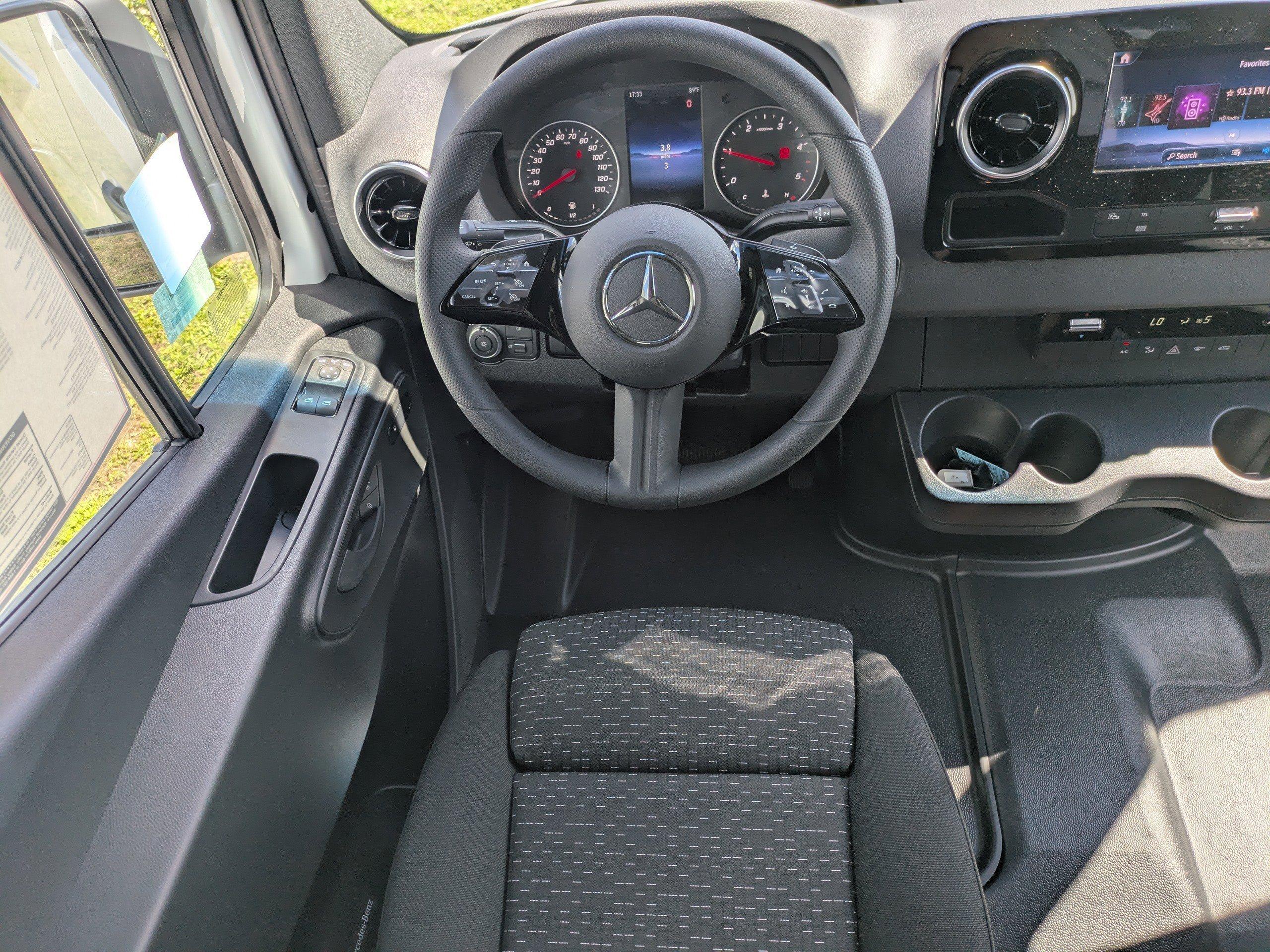 Mercedes-Benz Sprinter Cargo Van 170 Wb Rwd Van - Thumbnail 14