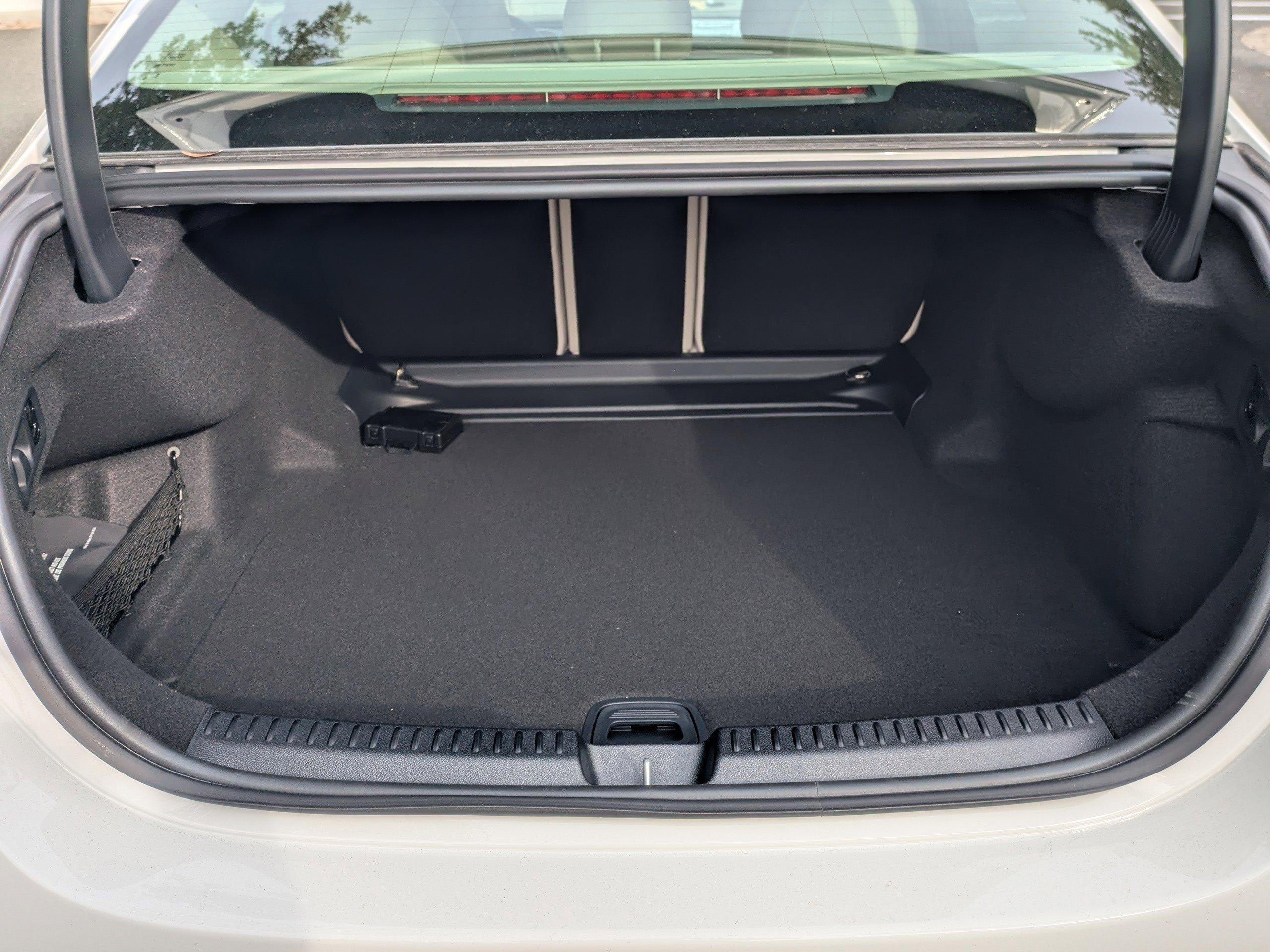 Mercedes-Benz Sedan E 350 With Navigation - Thumbnail 13