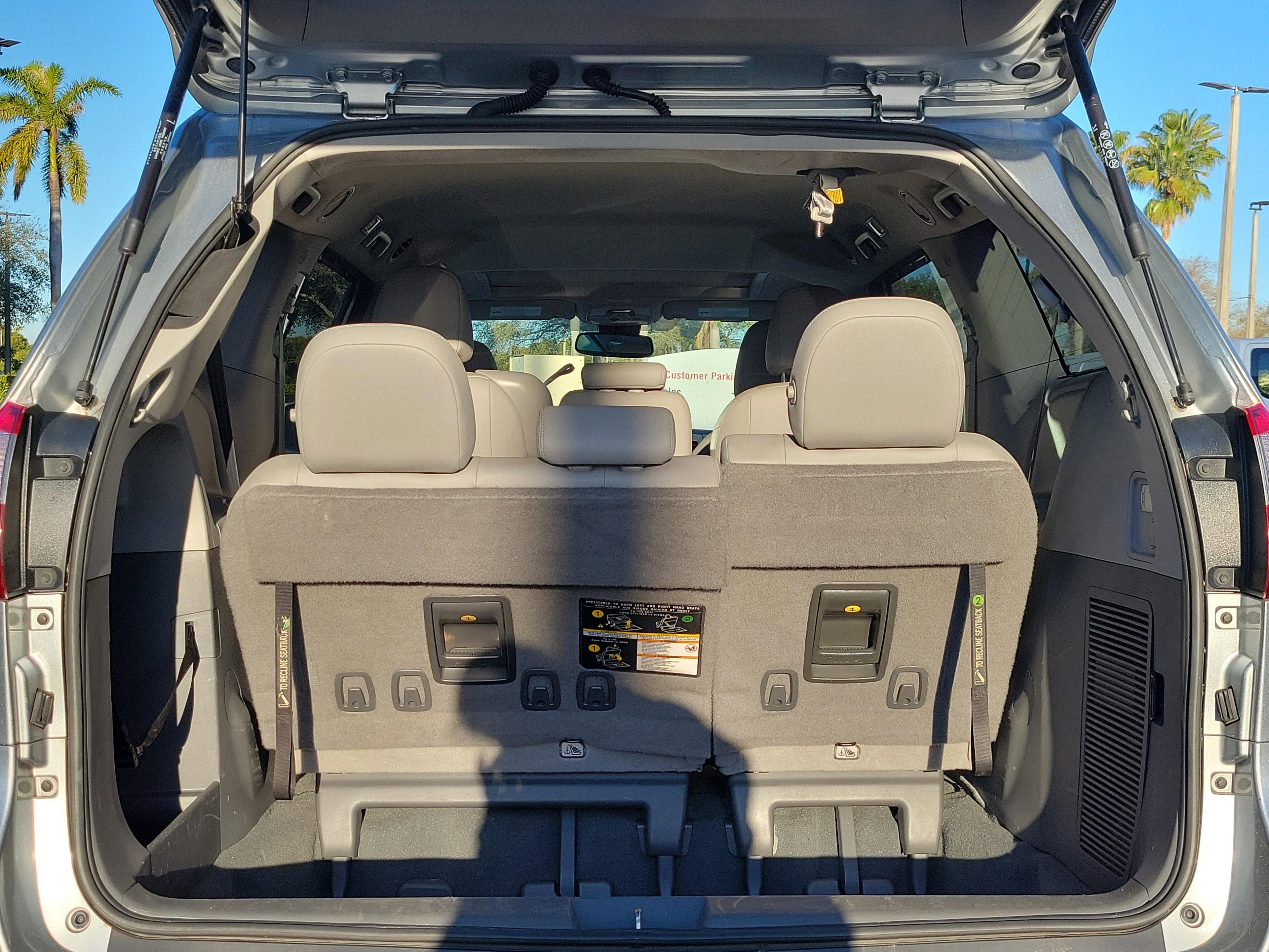 Toyota Sienna Xle Fwd - Thumbnail 8
