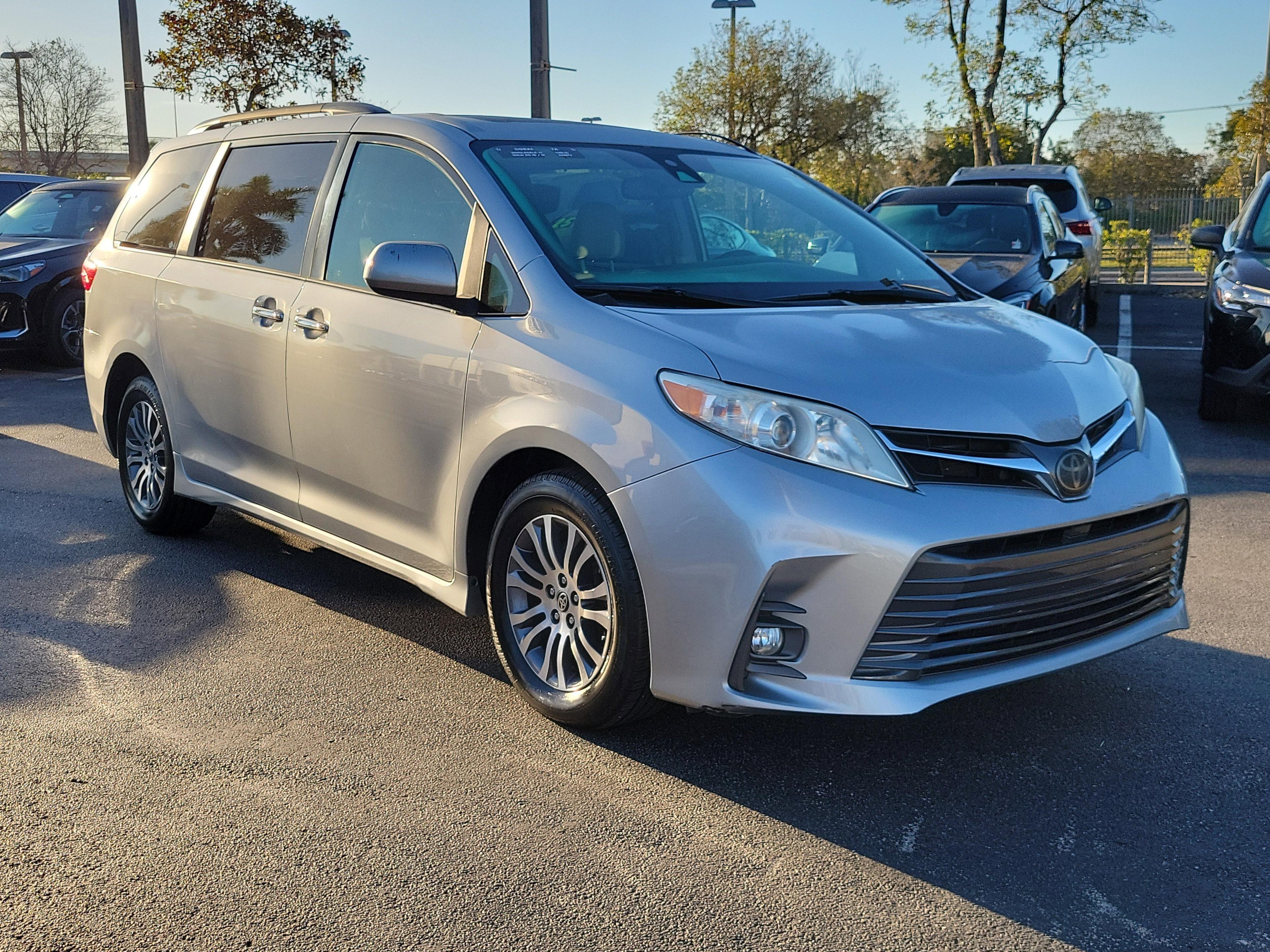 Toyota Sienna Xle Fwd - Thumbnail 4
