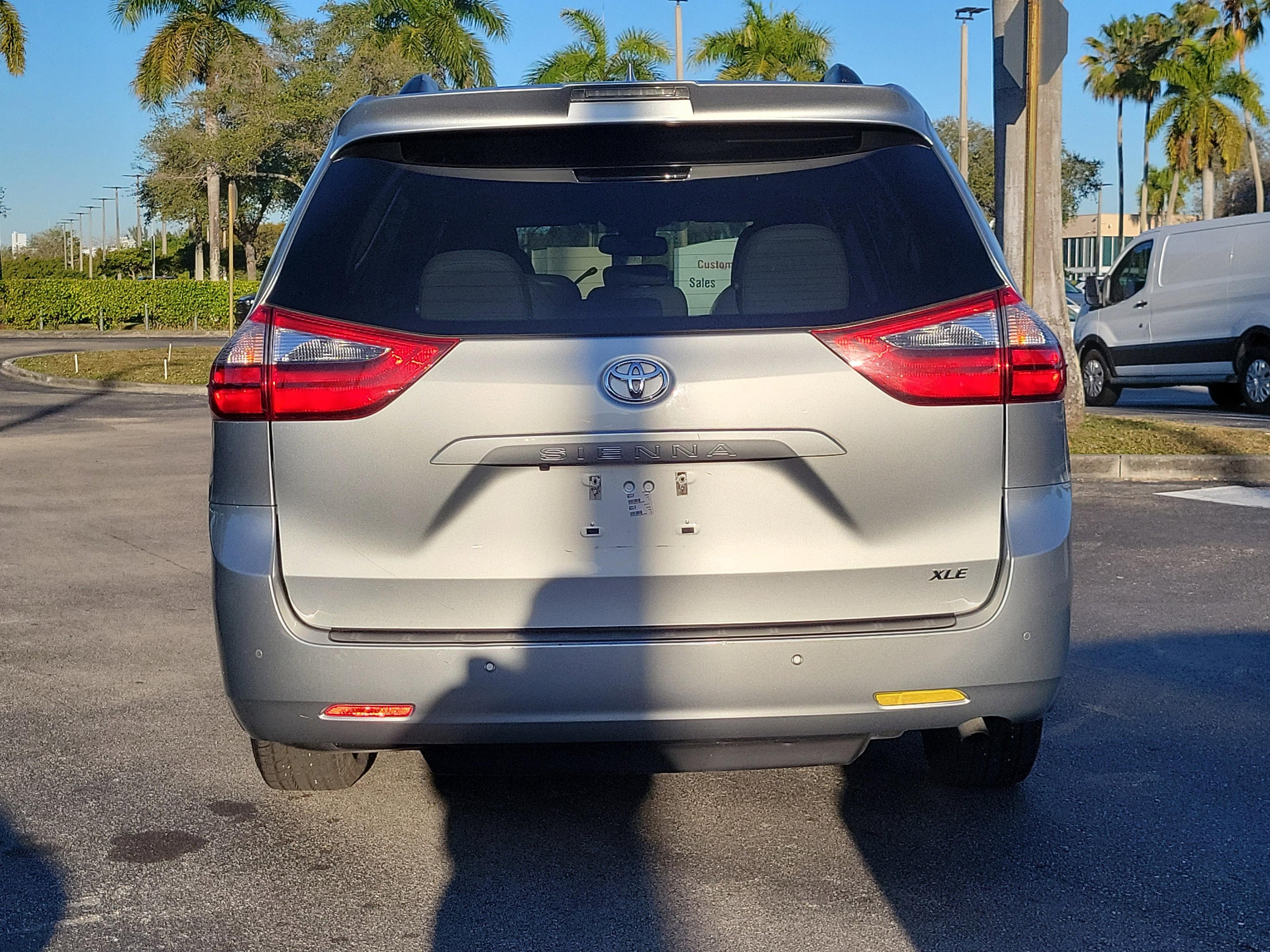 Toyota Sienna Xle Fwd - Thumbnail 6