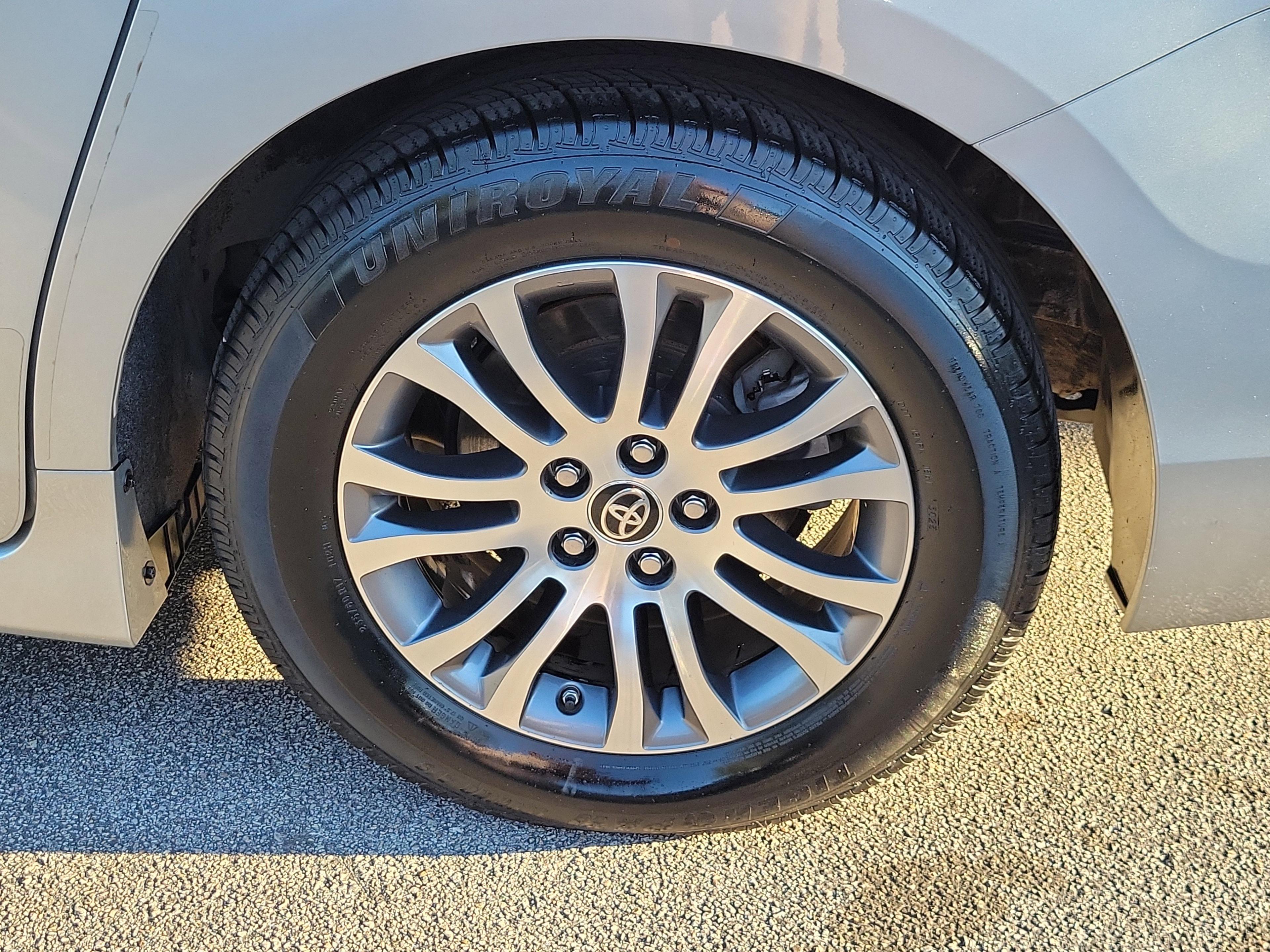 Toyota Sienna Xle Fwd - Thumbnail 9