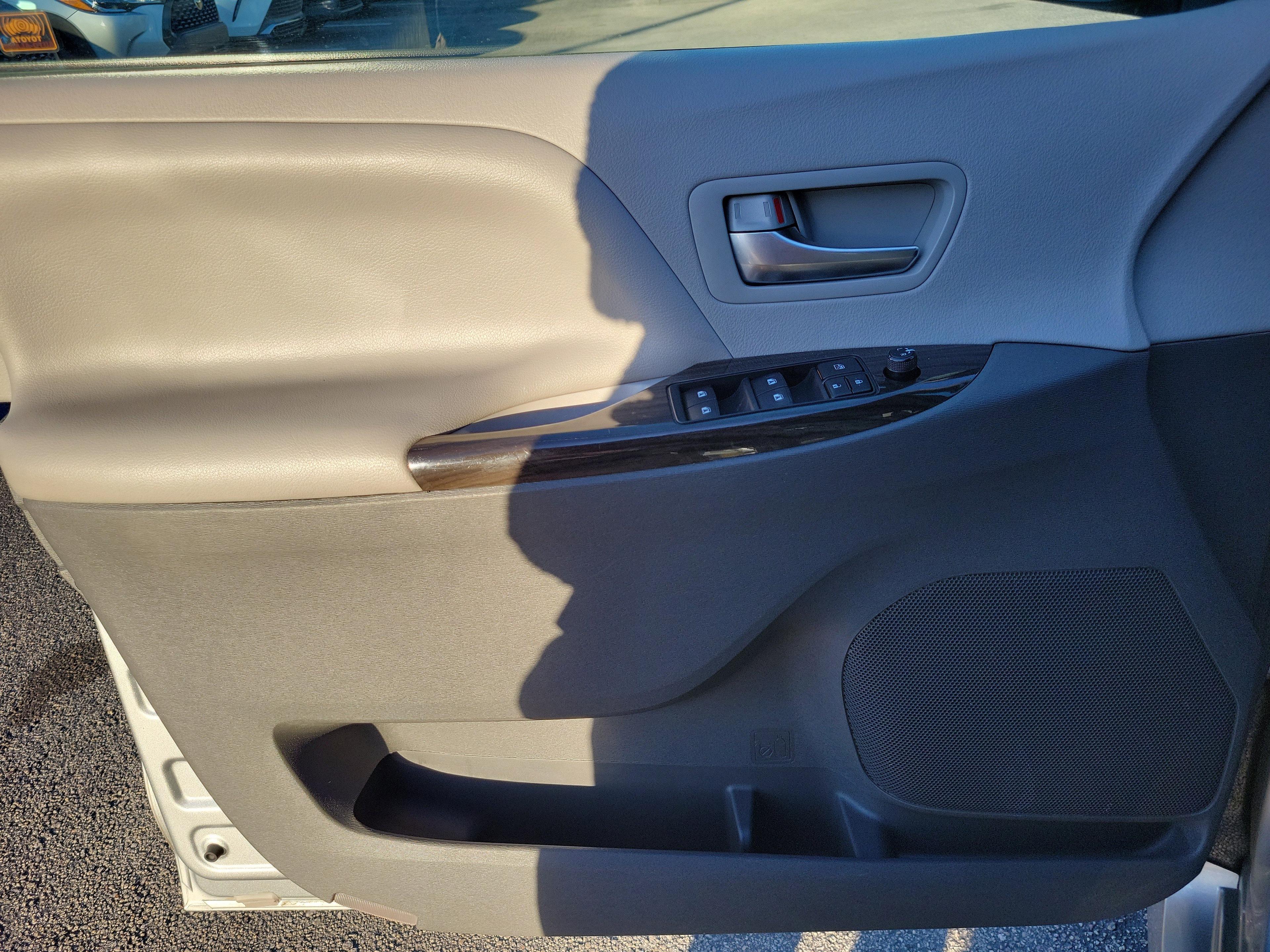 Toyota Sienna Xle Fwd - Thumbnail 12