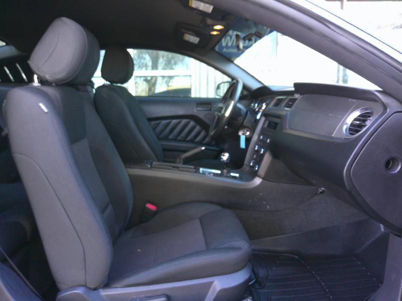 Ford Mustangv6 Coupe - Thumbnail 17