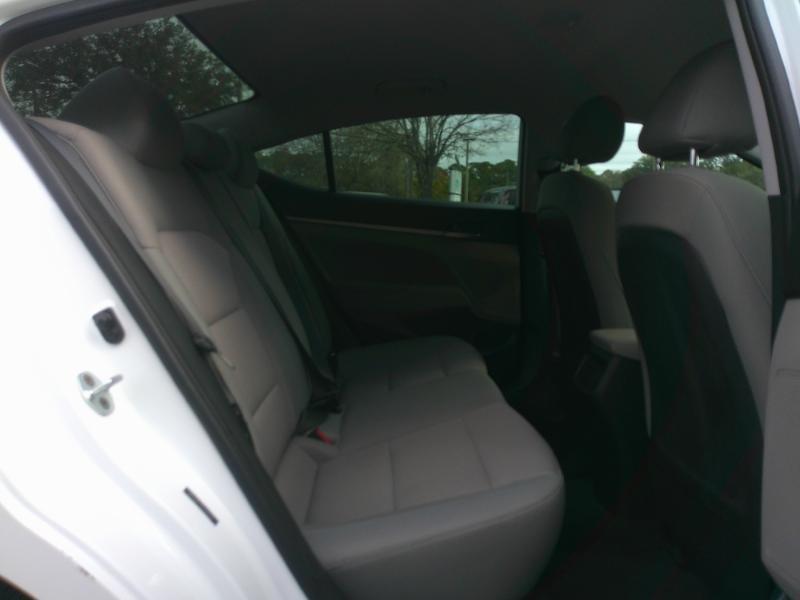 Hyundai Elantrase 4D Sedan - Thumbnail 19