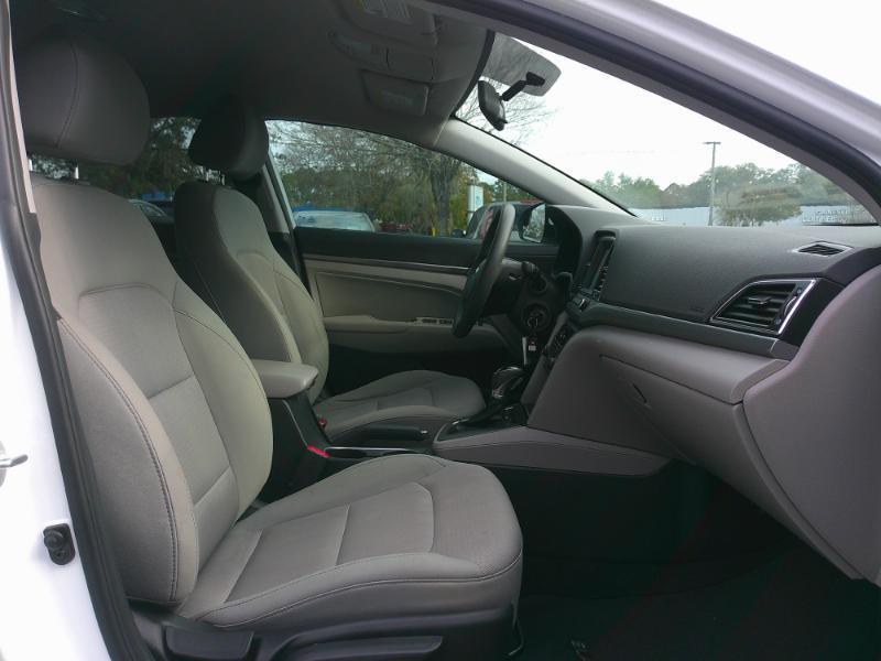 Hyundai Elantrase 4D Sedan - Thumbnail 17