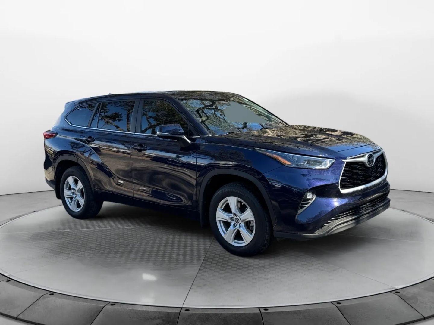 Toyota Highlander Le Sport Utility 4D - Thumbnail 3