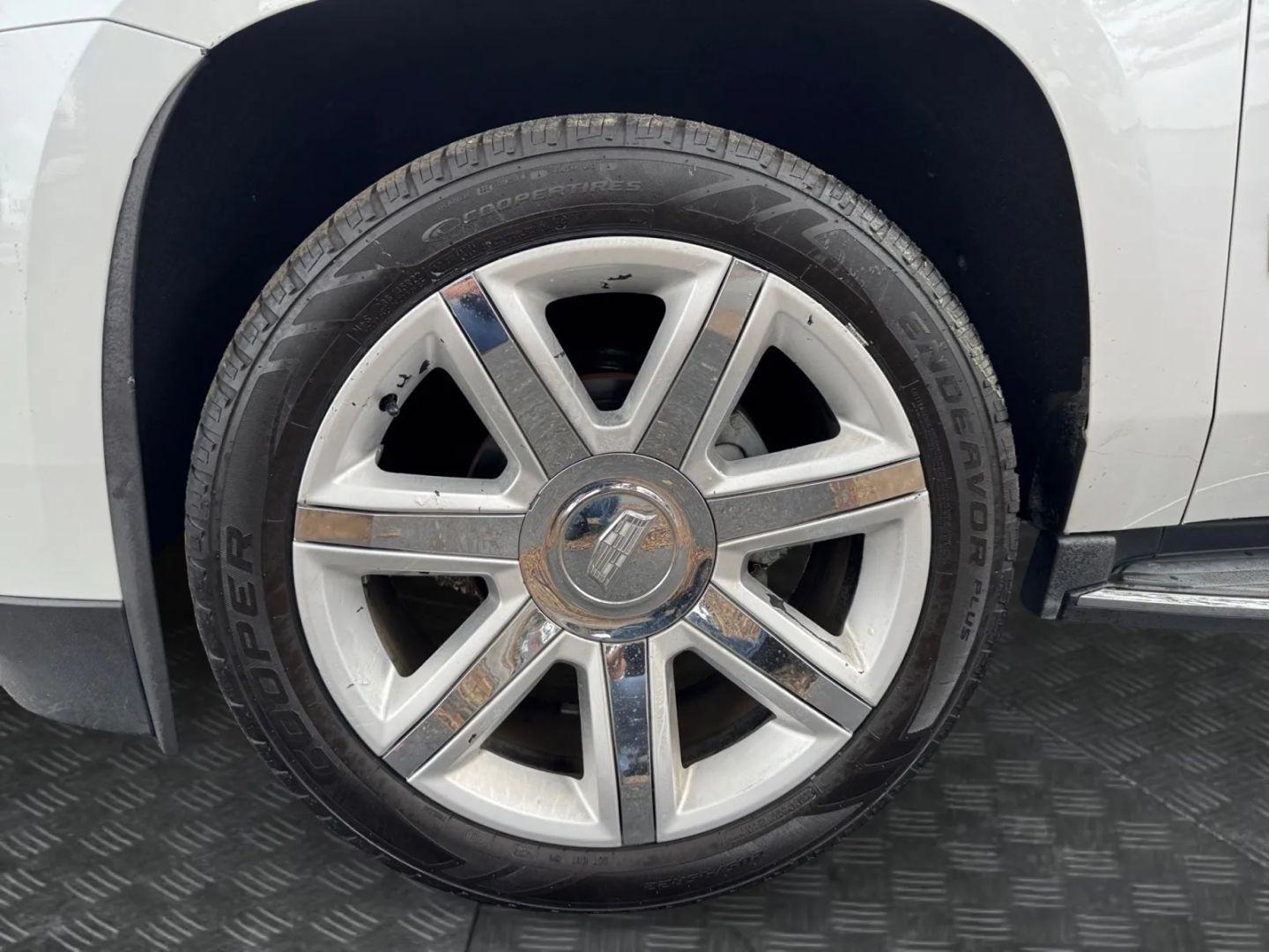 Cadillac Escalade Esv Luxury Sport Utility 4D - Thumbnail 12