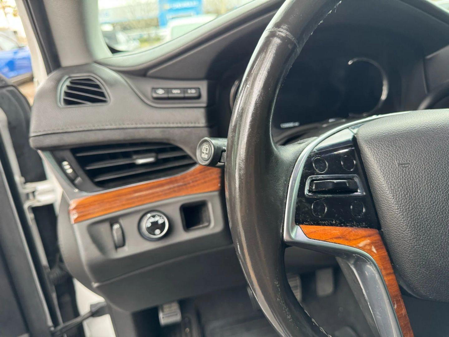 Cadillac Escalade Esv Luxury Sport Utility 4D - Thumbnail 19