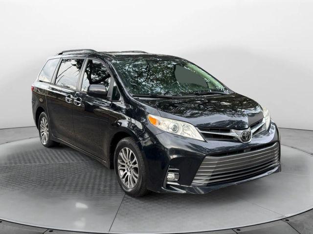 Toyota Sienna Xle Minivan 4D - View 1