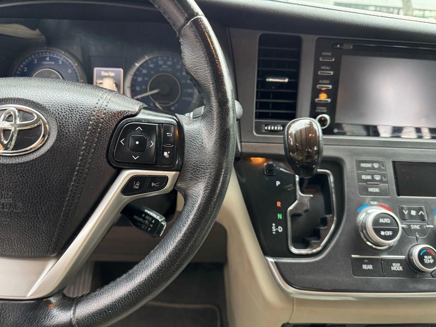 Toyota Sienna Xle Minivan 4D - Thumbnail 15