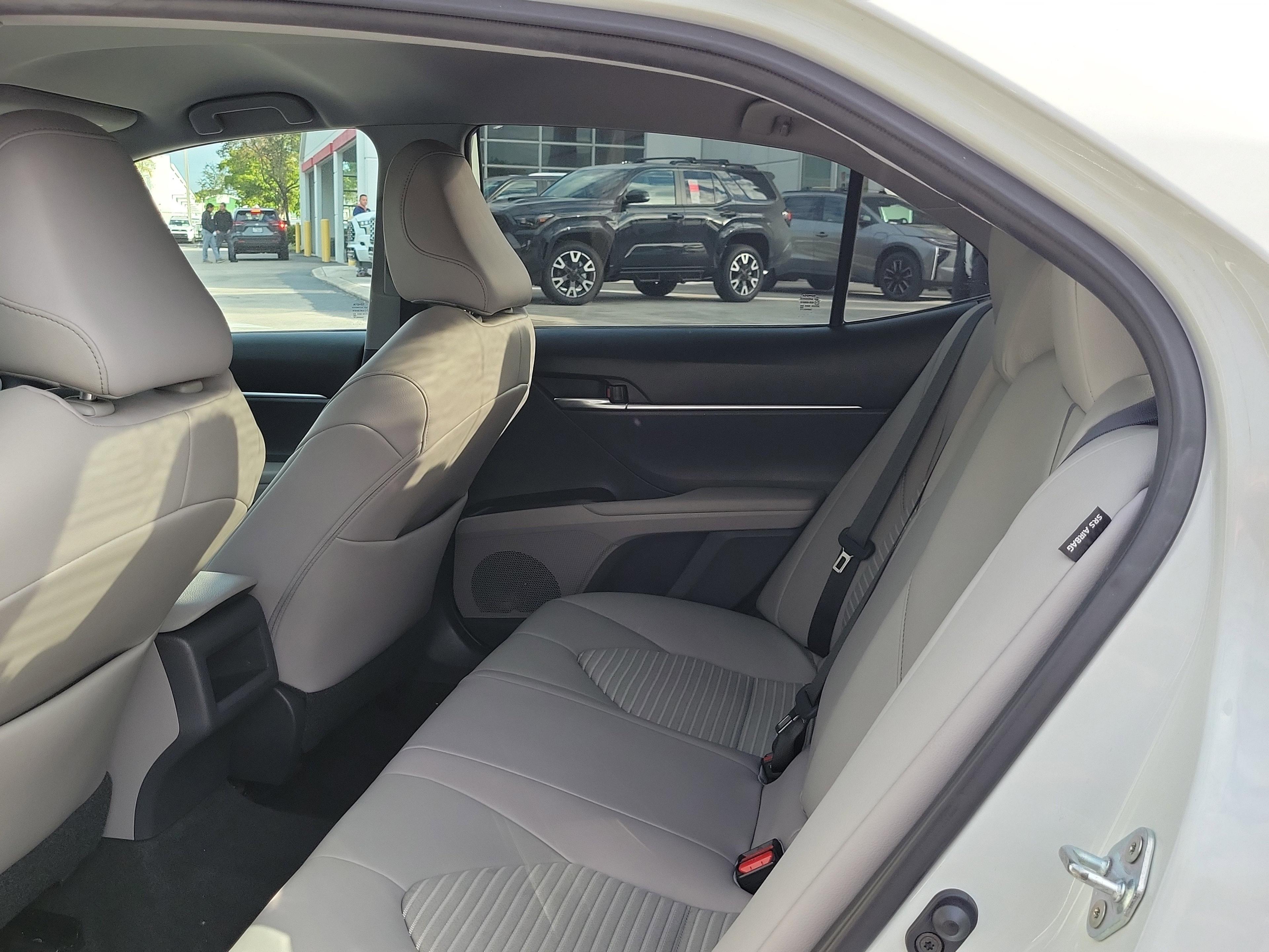 Toyota Camry Se Fwd - Thumbnail 11