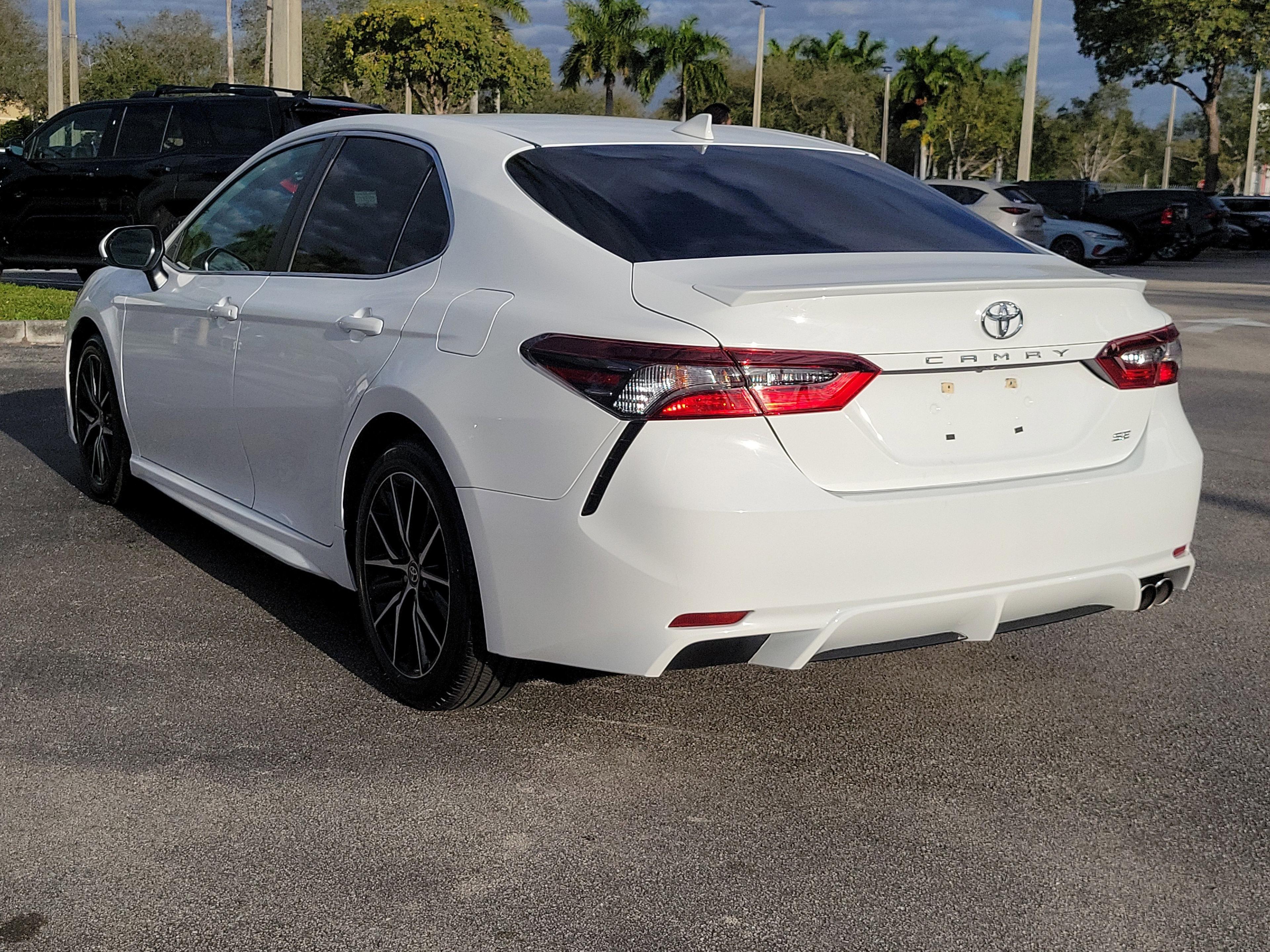 Toyota Camry Se Fwd - Thumbnail 8