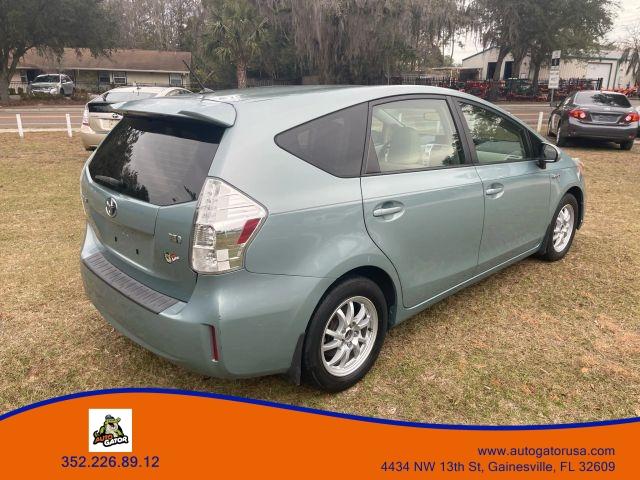 Toyota PRIUS V - Thumbnail 3