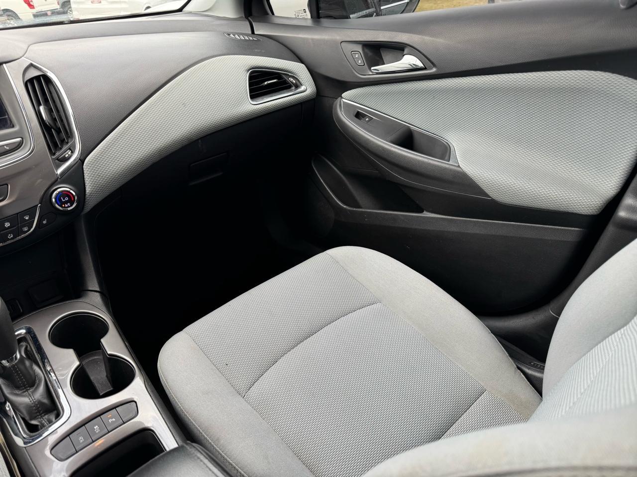 Chevrolet Cruzelt Hatchback - Thumbnail 16