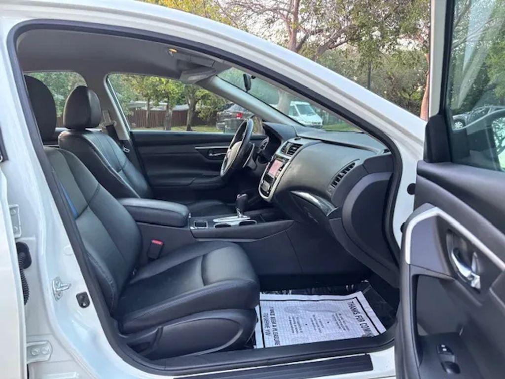 Nissan Altima - Thumbnail 12