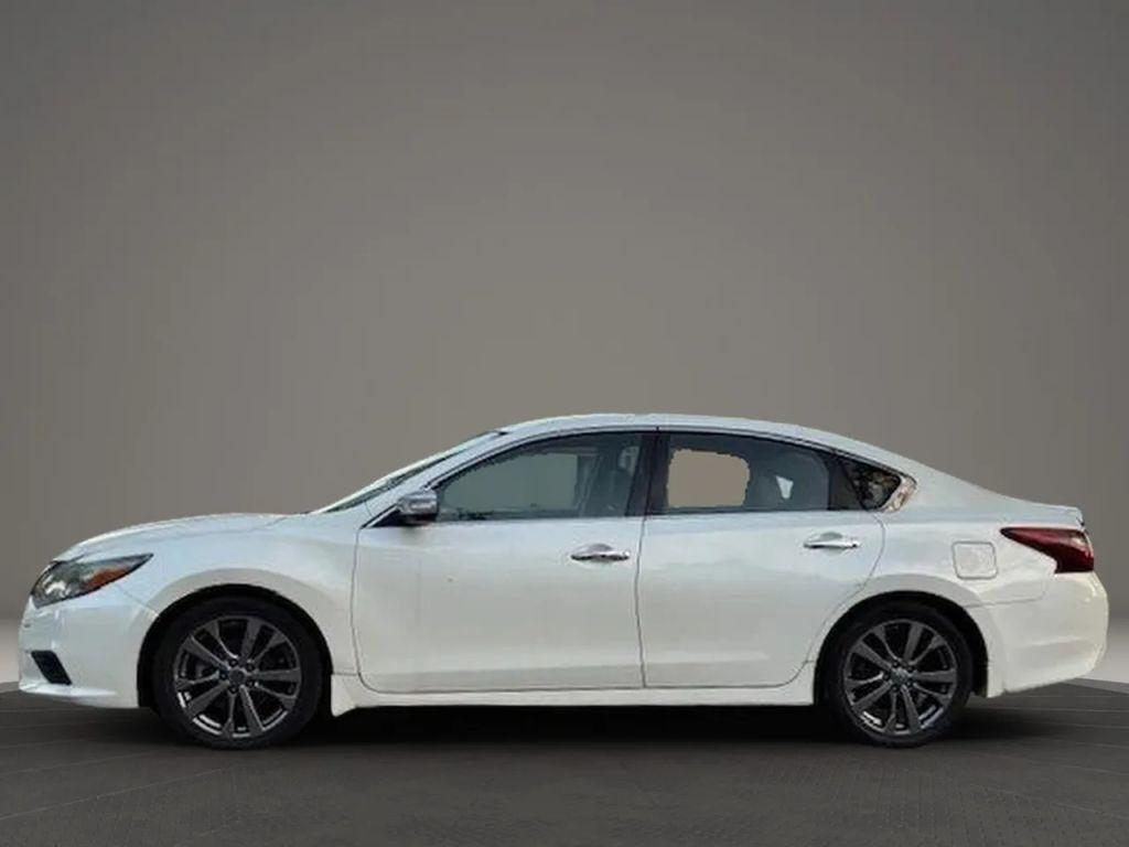 Nissan Altima - Thumbnail 10