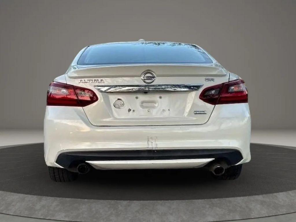 Nissan Altima - Thumbnail 7